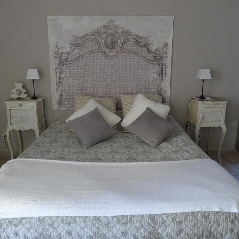 Hotel Domaine De La Manse Villeneuve-de-Berg Zimmer foto